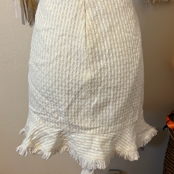 NWT- White Tweed Fringed Mini Skirt by Cache/ Size 10 - Picture 5 of 8